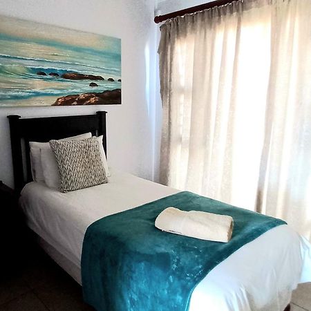 Blue Sea Guest House East London Bagian luar foto