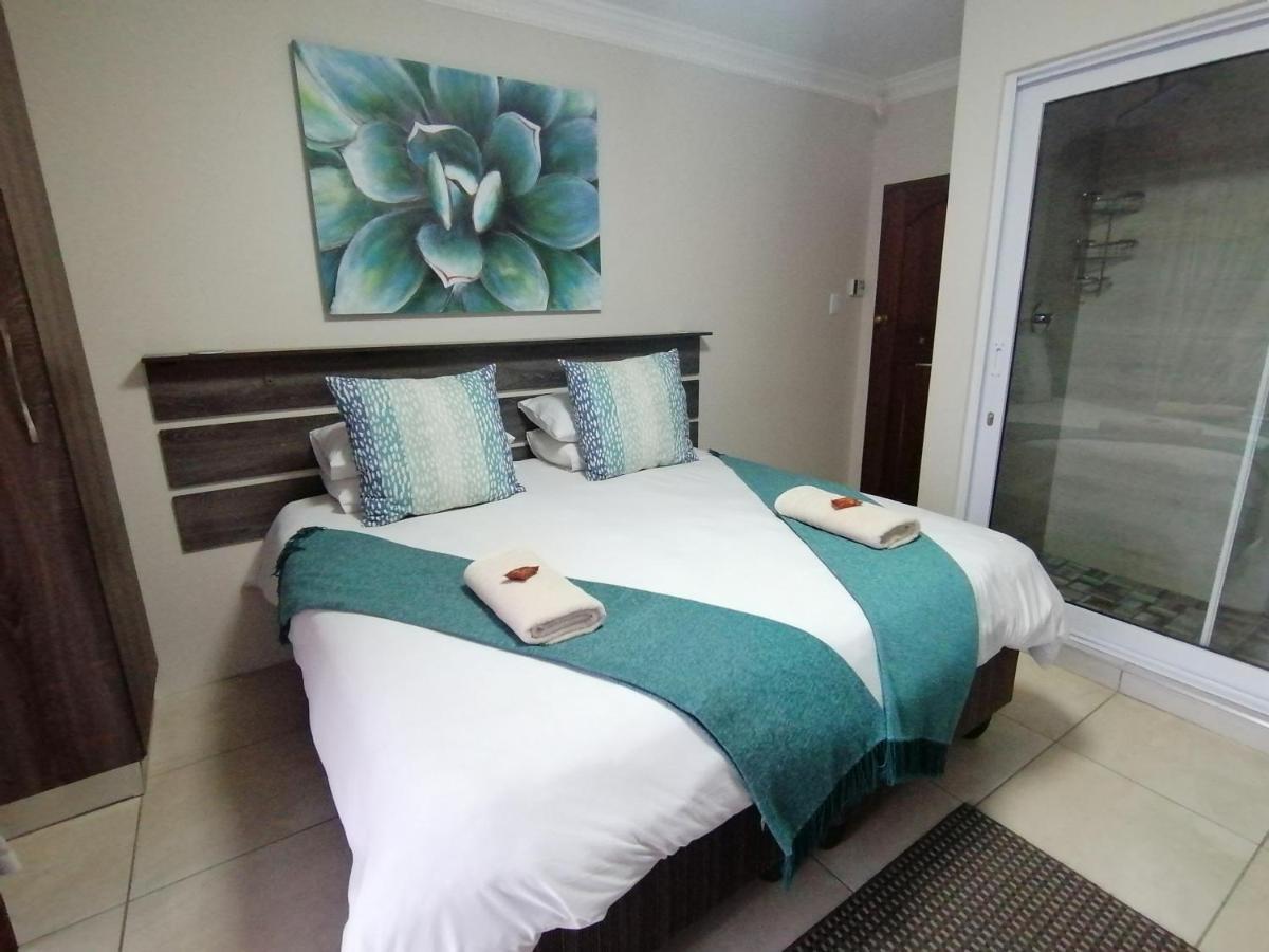 Blue Sea Guest House East London Bagian luar foto