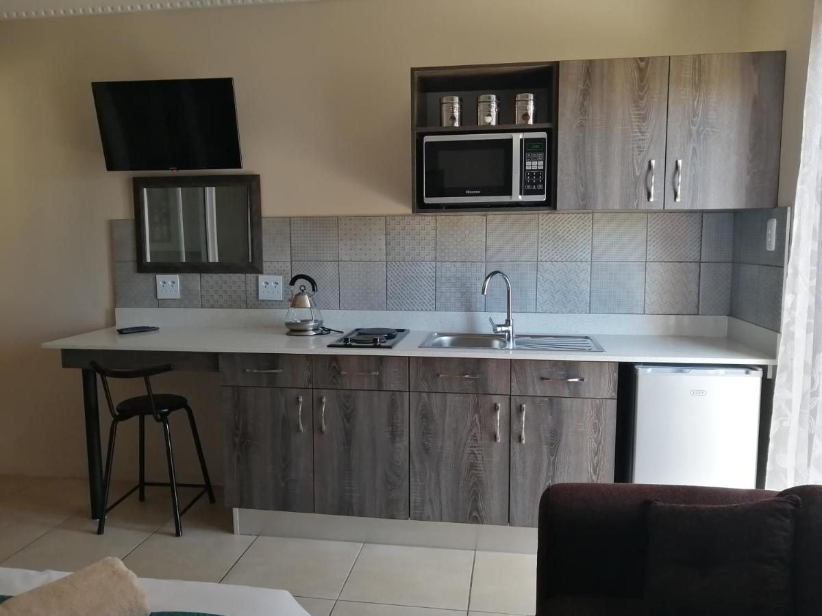 Blue Sea Guest House East London Bagian luar foto