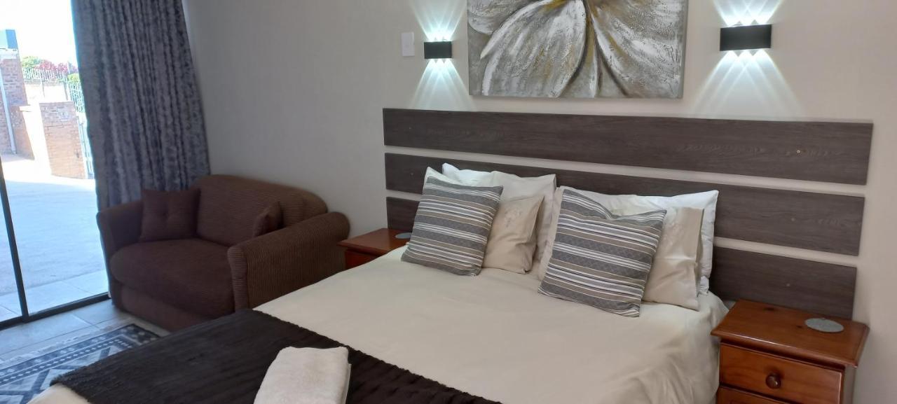 Blue Sea Guest House East London Bagian luar foto