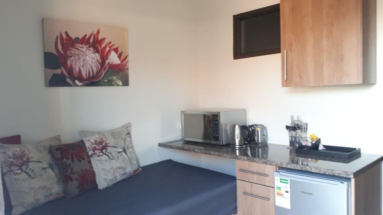 Blue Sea Guest House East London Bagian luar foto