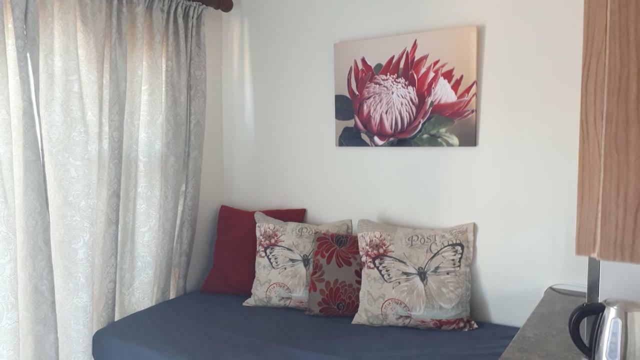 Blue Sea Guest House East London Bagian luar foto